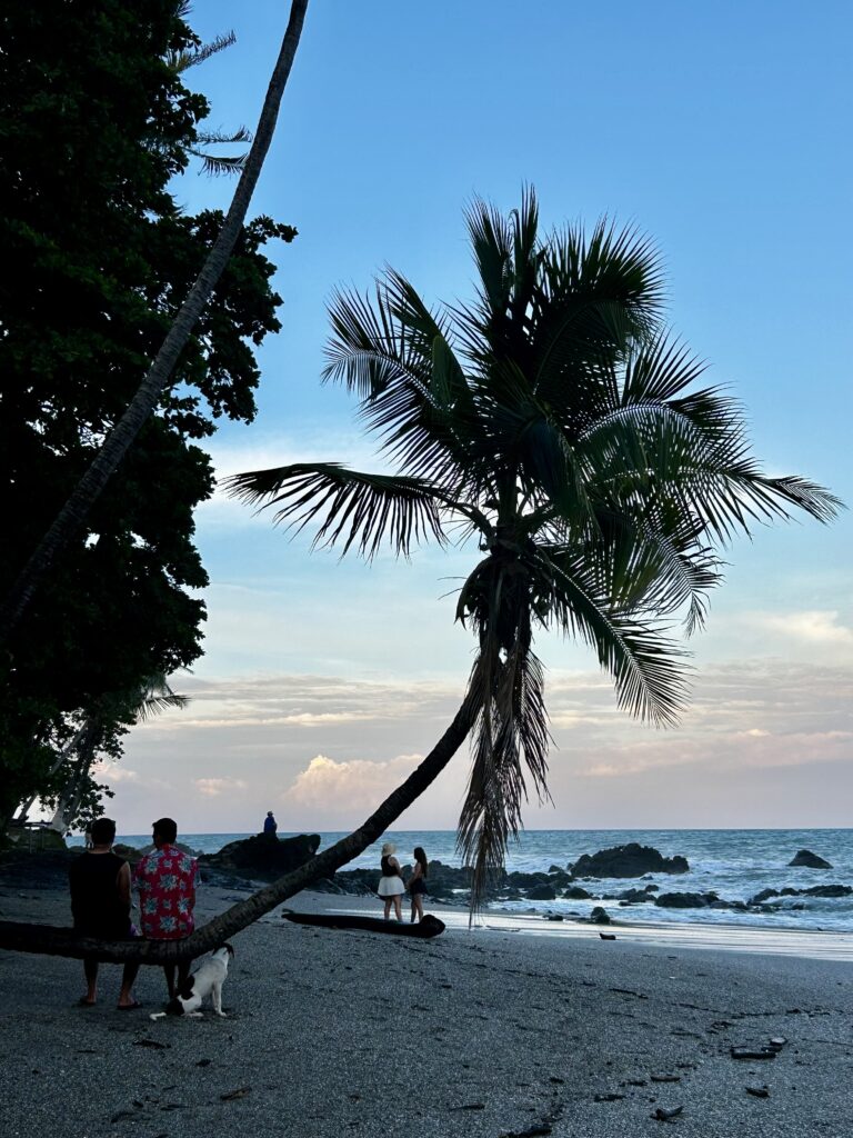 Plage du Costa Rica à Montezuma en fin de journée
